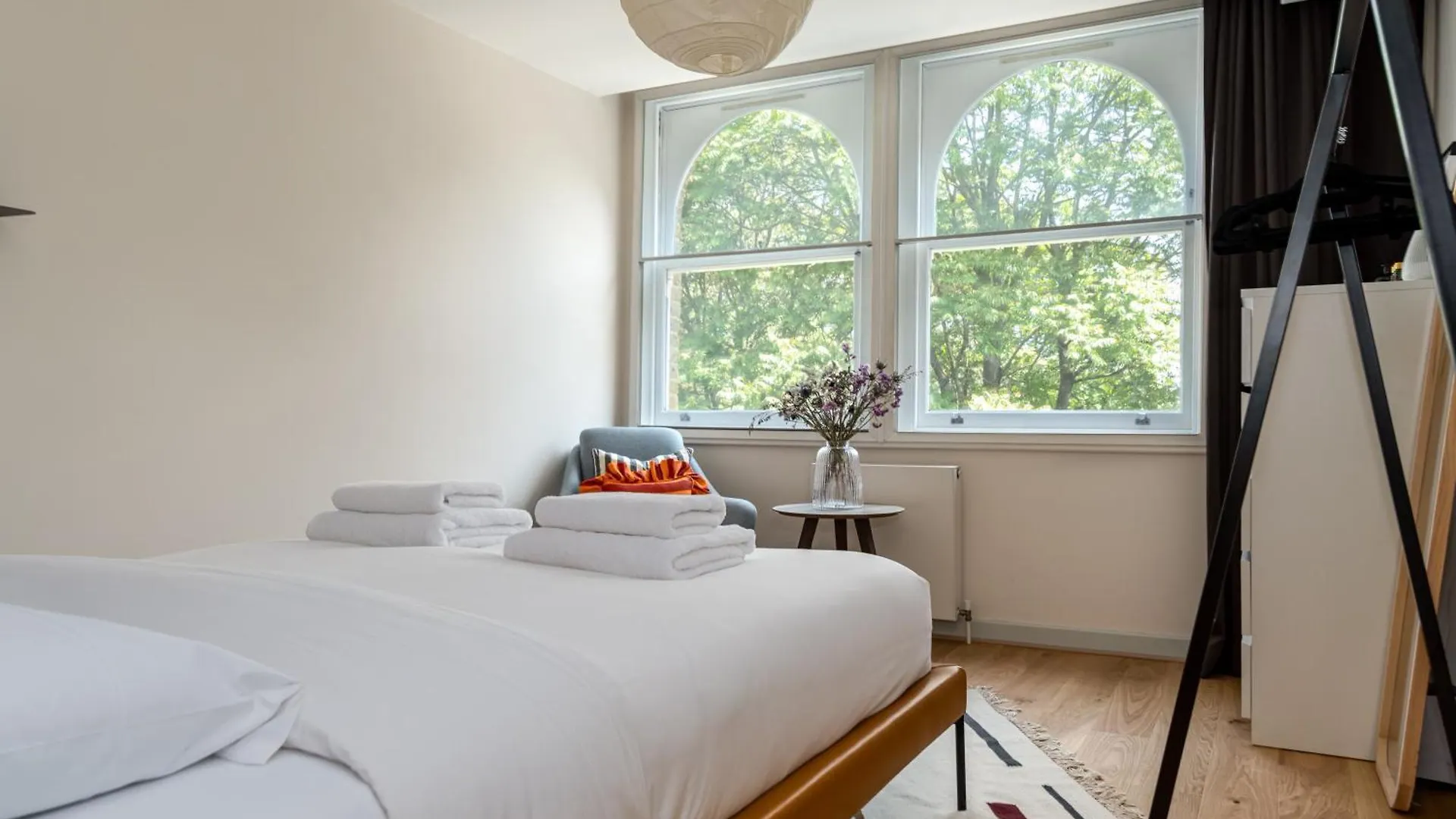 2 Bedroom Apartment In London Bridge 0*,