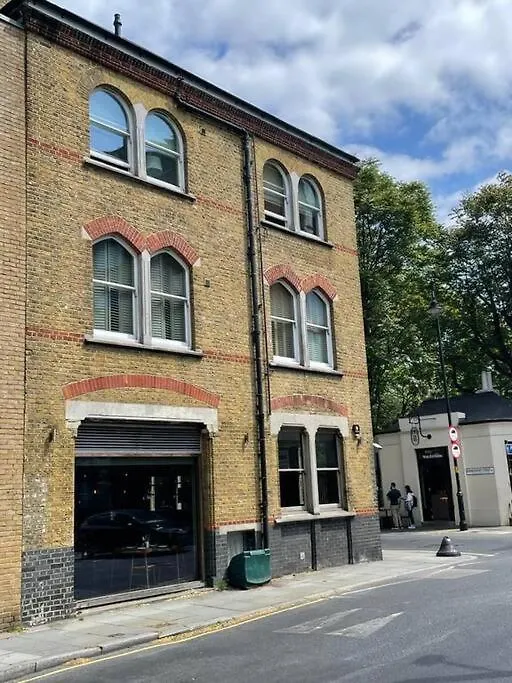 2 Bedroom Apartment In London Bridge