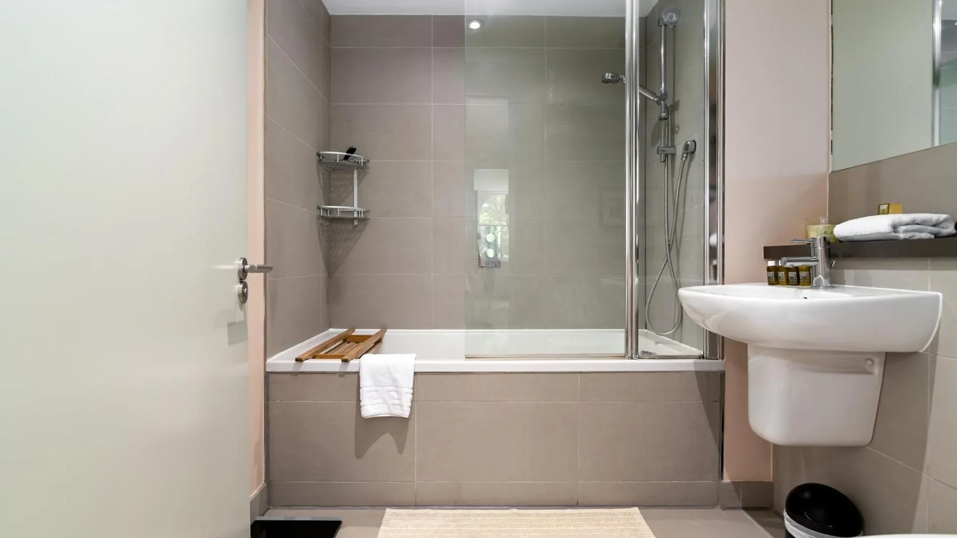 2 Bedroom Apartment In London Bridge
