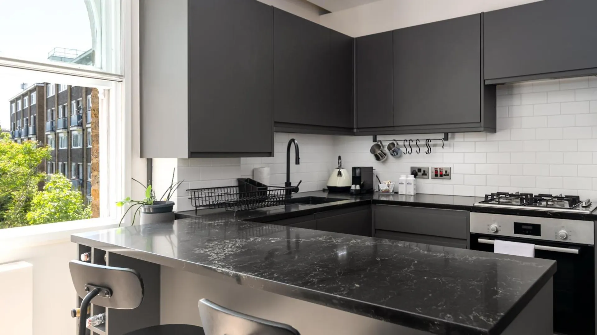 2 Bedroom Apartment In London Bridge 0*,