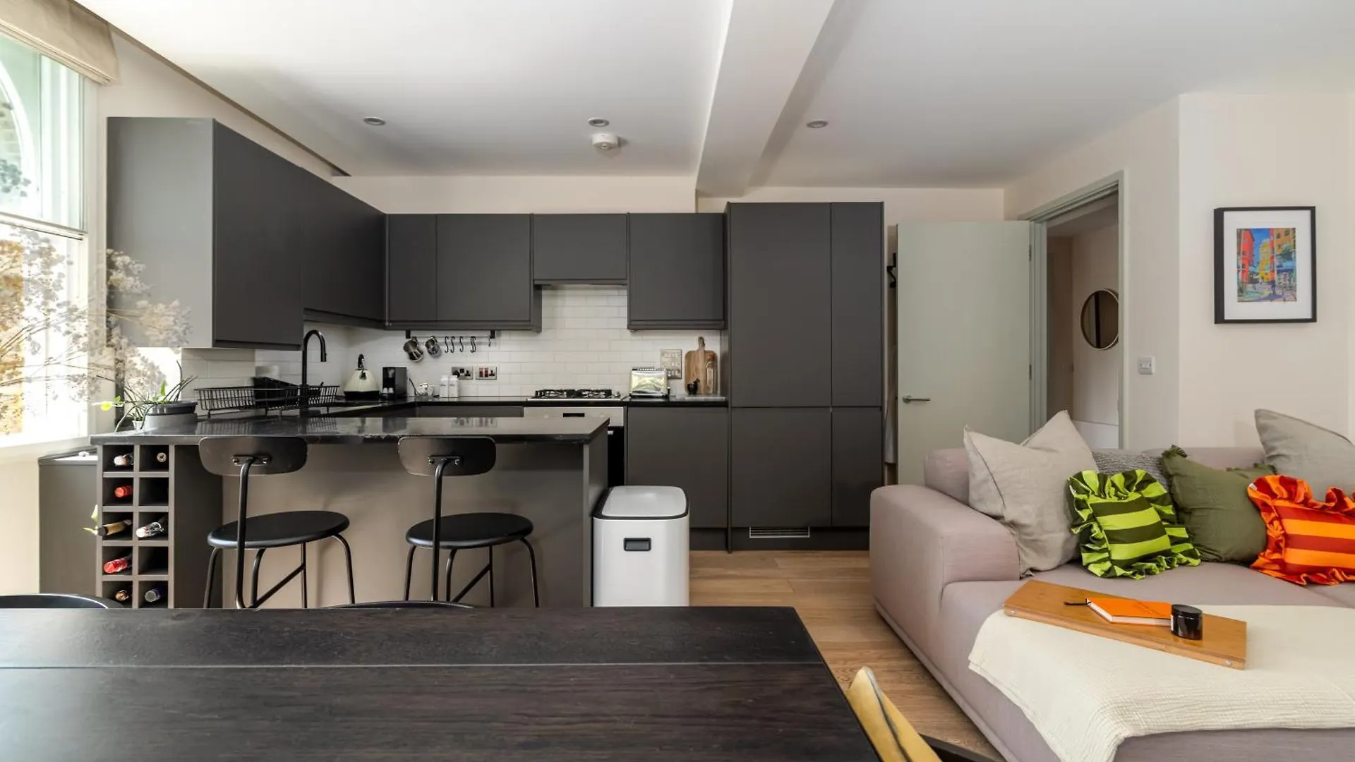 2 Bedroom Apartment In London Bridge