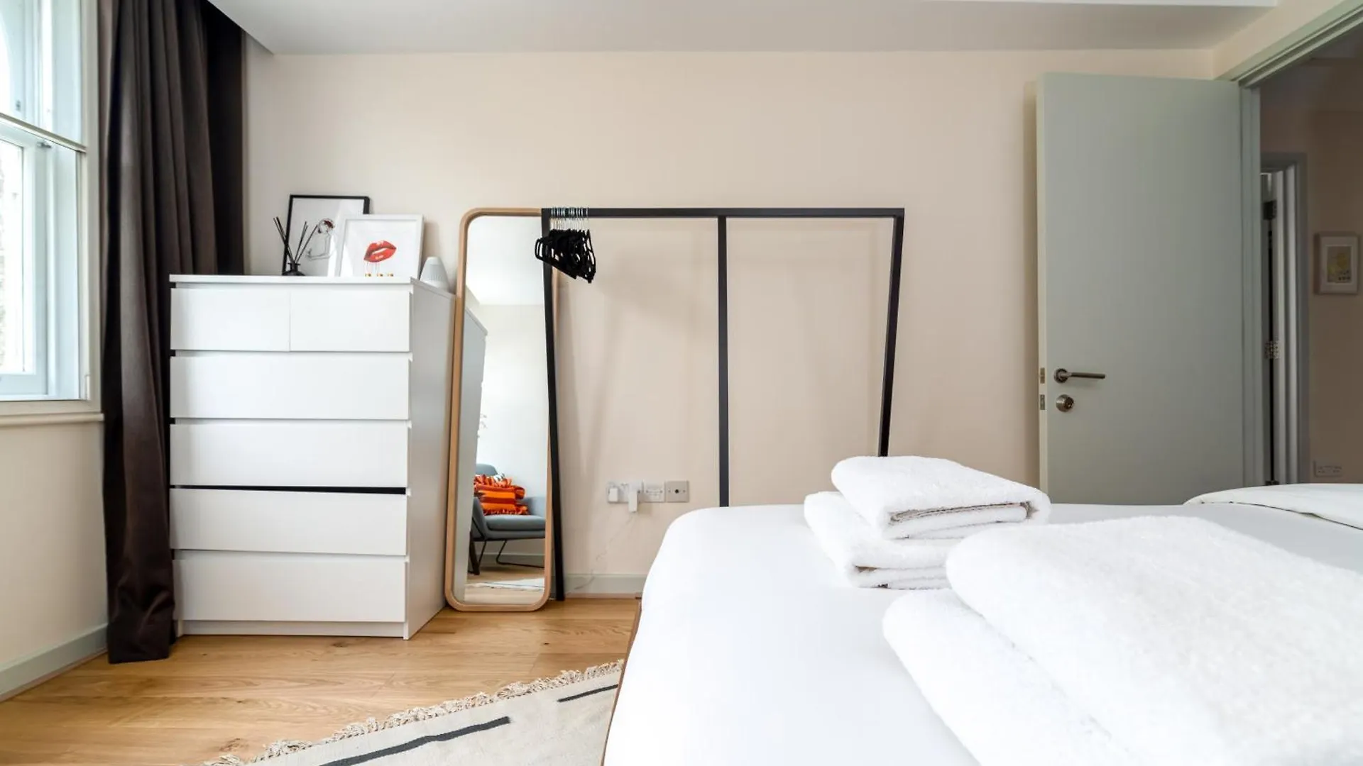 2 Bedroom Apartment In London Bridge