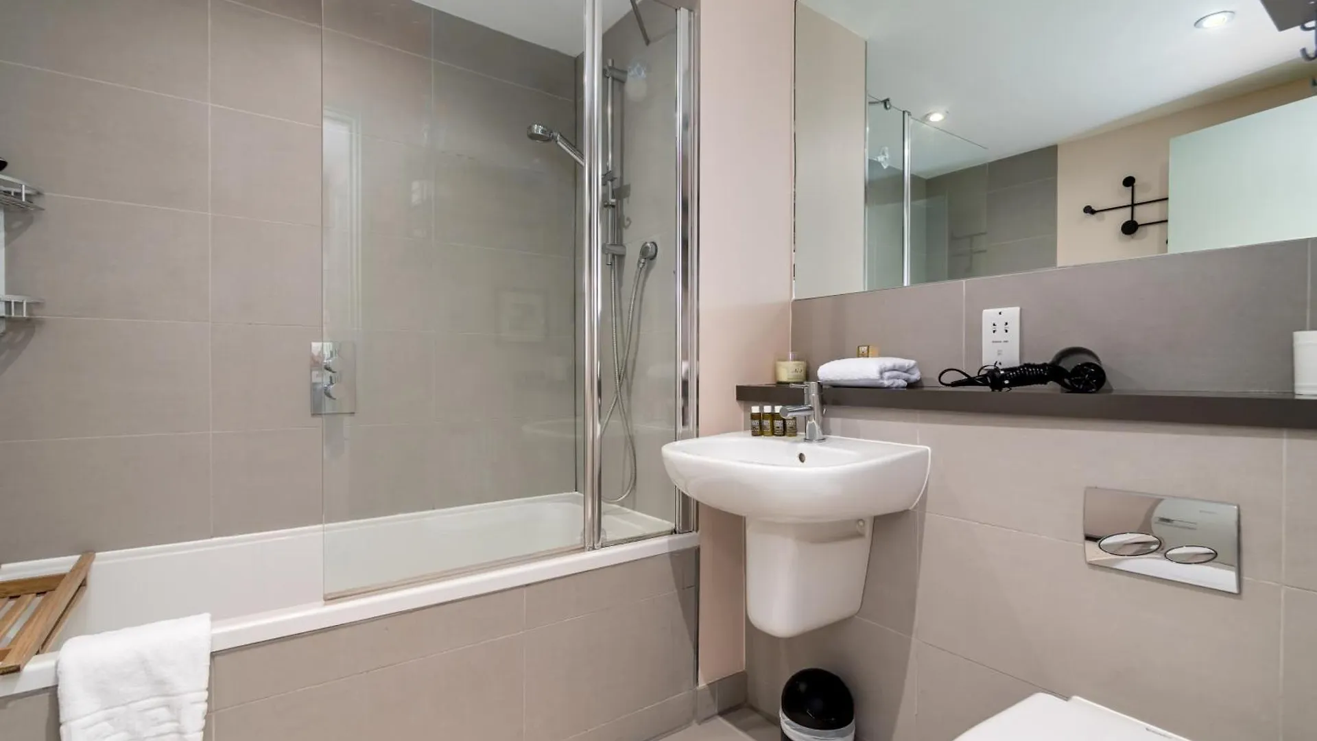 2 Bedroom Apartment In London Bridge